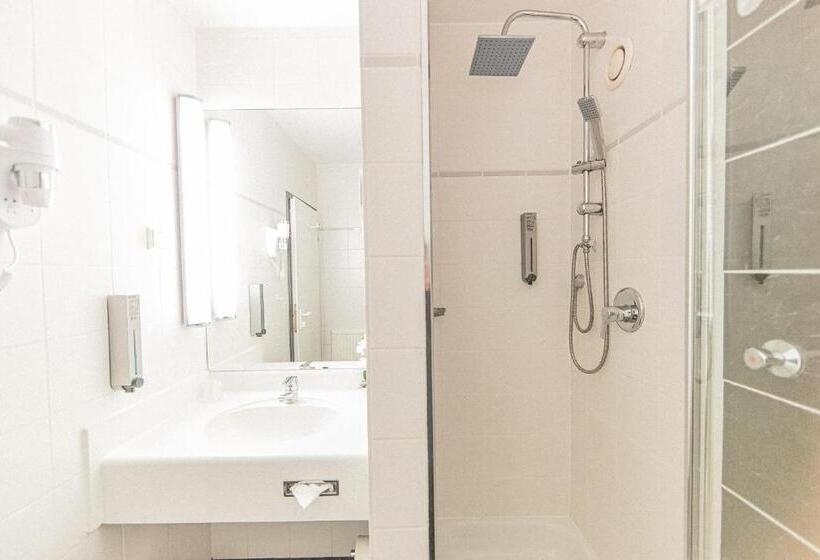 غرفة قياسية ثلاثية, Plaza Hotel Hanau