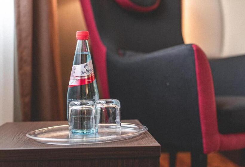 غرفة قياسية ثلاثية, Plaza Hotel Hanau