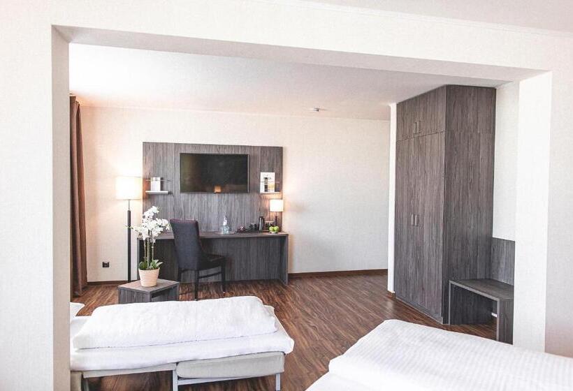 غرفة قياسية ثلاثية, Plaza Hotel Hanau