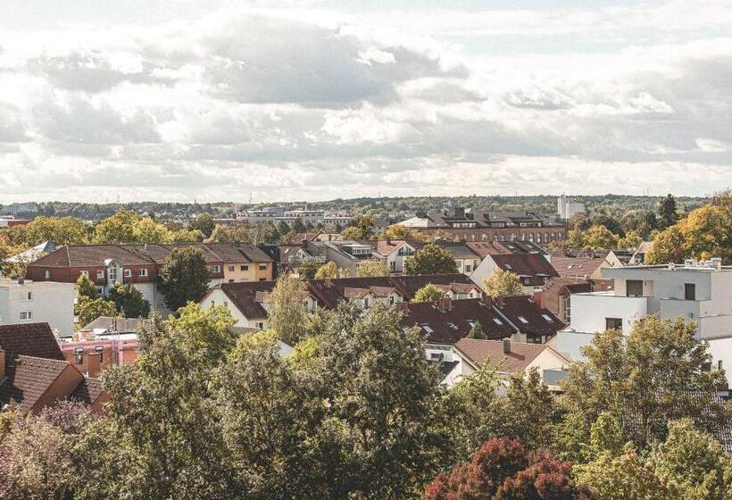 جناح جونيور, Plaza Hotel Hanau