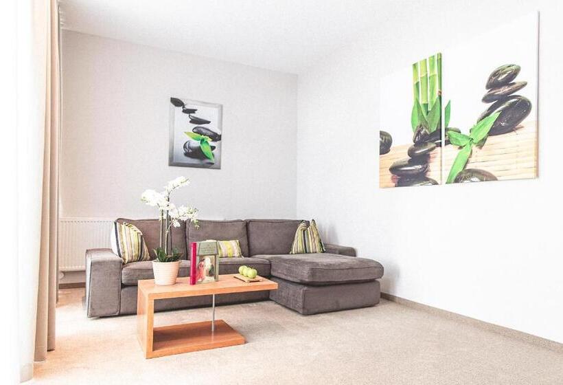 جناح, Plaza Hotel Hanau