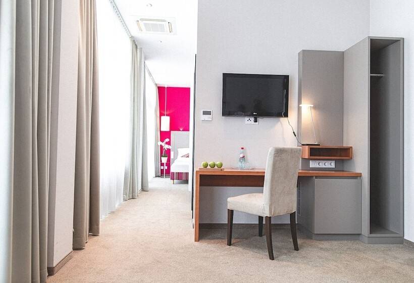 Полулюкс, Plaza Hotel Hanau