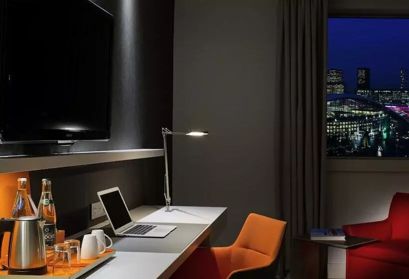 景色の見えるスーペリアルーム, Pullman Paris La Defense