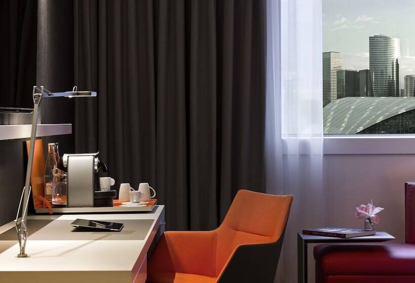 اتاق لوکس با چشم‌انداز, Pullman Paris La Defense