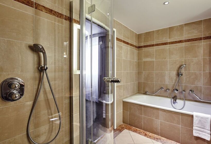 Classic Room with Views, Pullman Paris La Defense