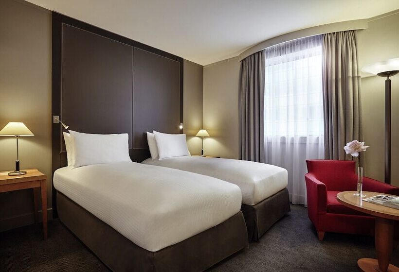 Classic Room with Views, Pullman Paris La Defense