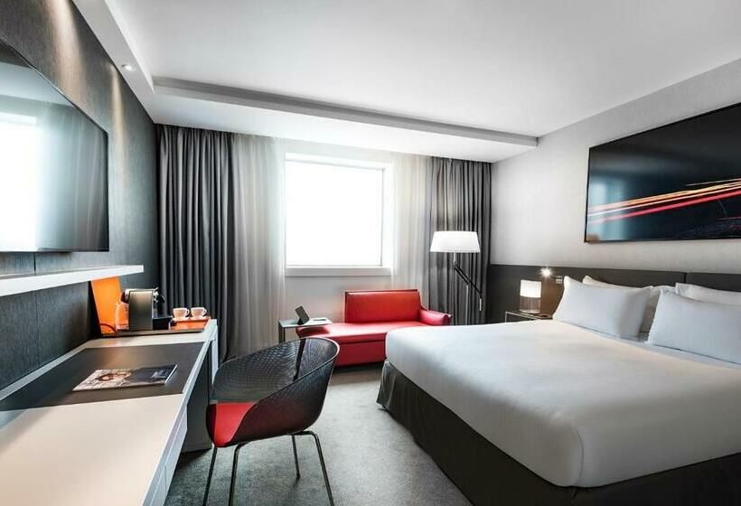 اتاق لوکس با چشم‌انداز, Pullman Paris La Defense