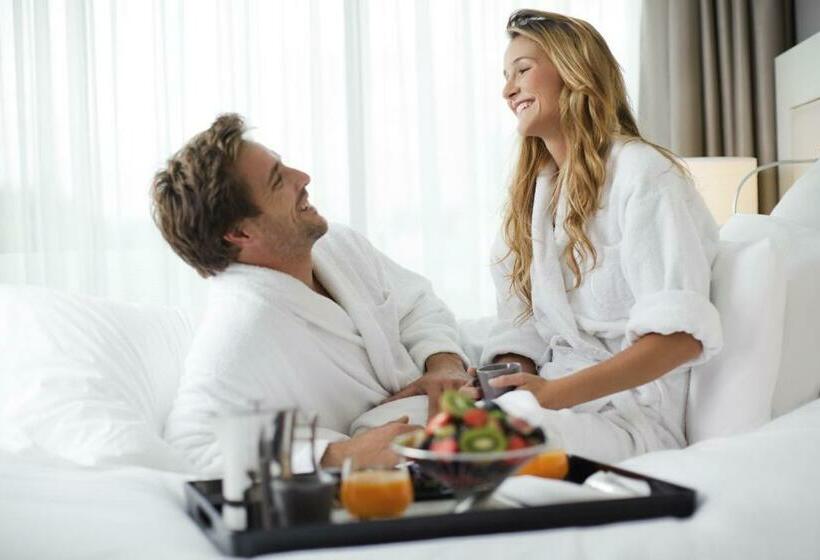 اتاق لوکس با چشم‌انداز, Pullman Paris La Defense