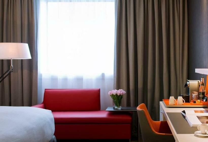 اتاق لوکس با چشم‌انداز, Pullman Paris La Defense