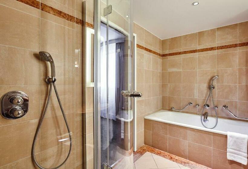 Classic Room with Views, Pullman Paris La Defense