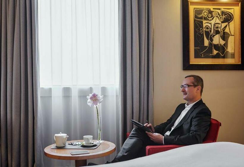 Classic Room with Views, Pullman Paris La Defense
