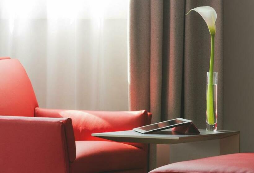 Classic Room with Views, Pullman Paris La Defense