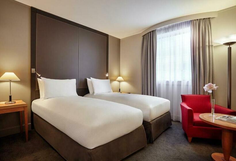 Classic Room with Views, Pullman Paris La Defense