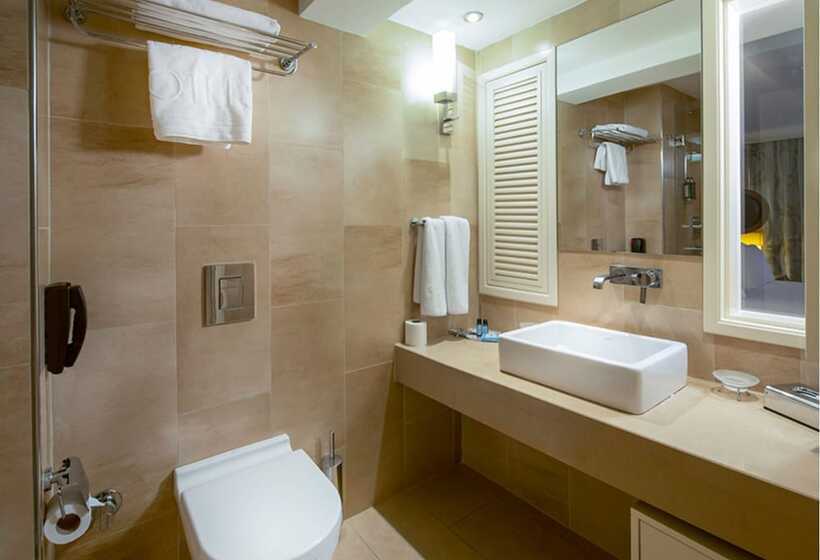 家庭间, Titanic Comfort Sisli