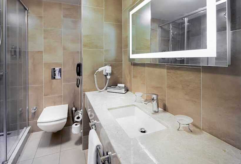 家庭间, Titanic Comfort Sisli