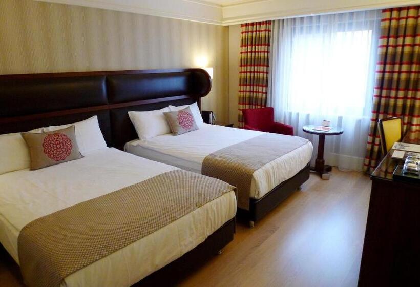家庭间, Titanic Comfort Sisli