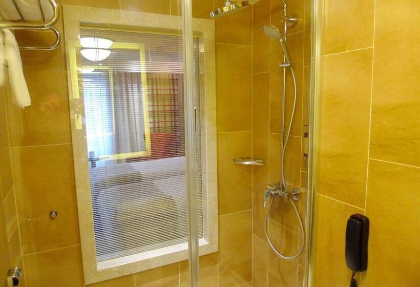 家庭间, Titanic Comfort Sisli