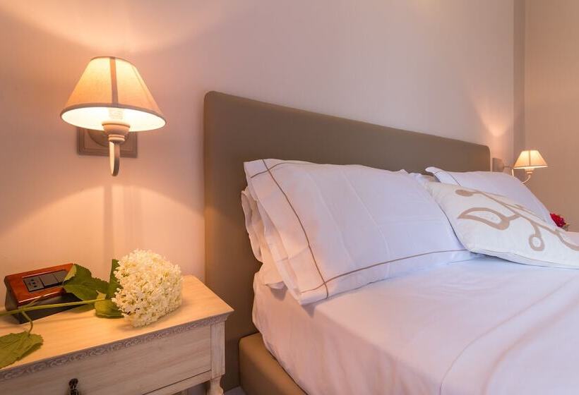 חדר סטנדרט לשלושה, West Garda