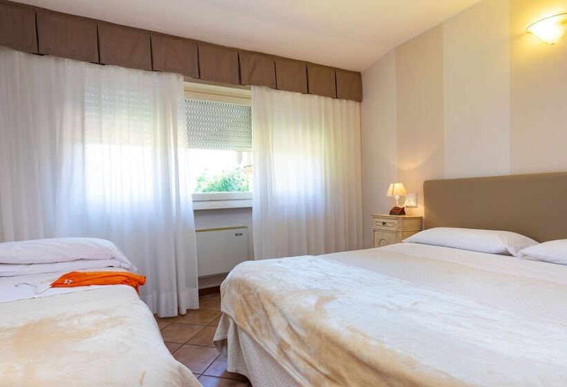 חדר סטנדרט לשלושה, West Garda