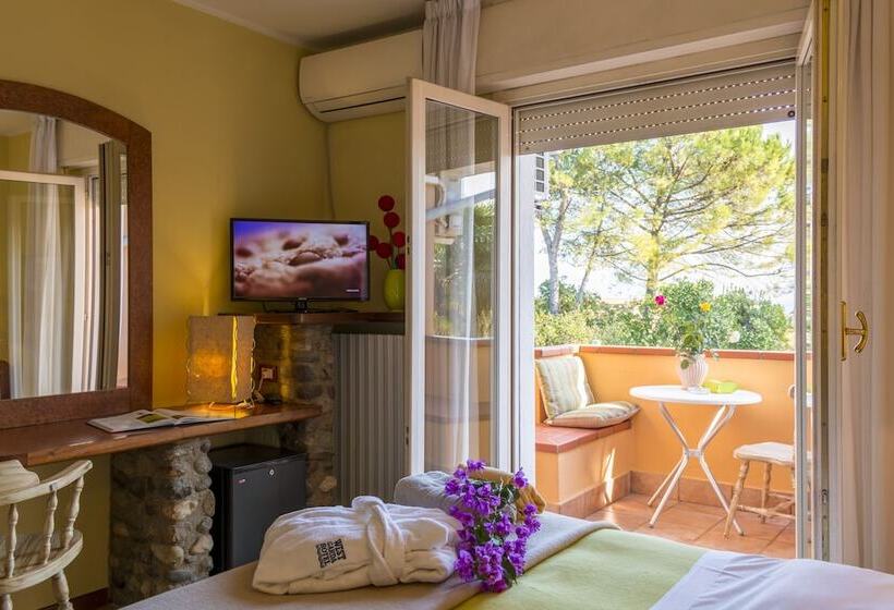 חדר סטנדרט עם מרפסת, West Garda