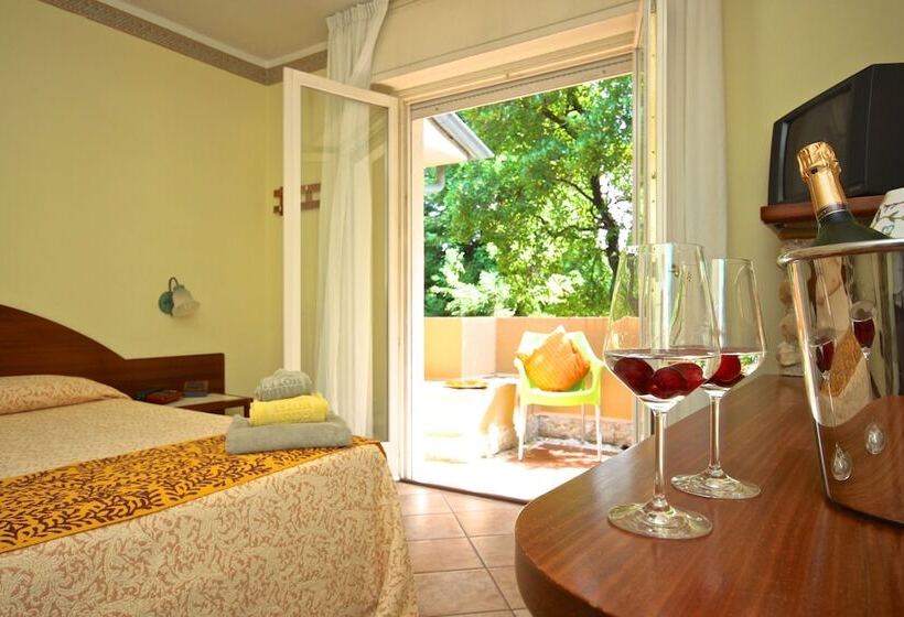 חדר סטנדרט עם מרפסת, West Garda