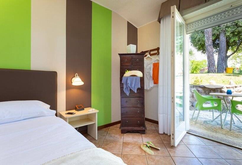 חדר סופריור לשלושה, West Garda