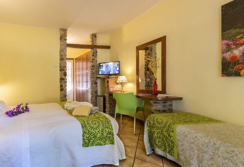 חדר סופריור לשלושה, West Garda