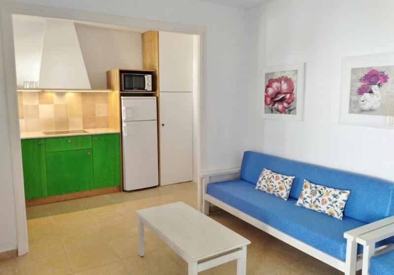 ３ベッドルームアパートメント, Nure Cel Blau