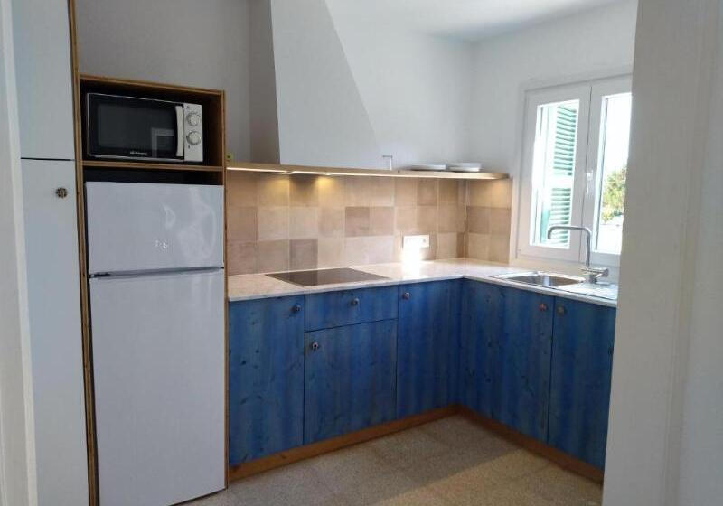 ２ベッドルームアパートメント, Nure Cel Blau