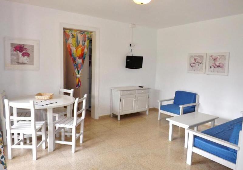 ２ベッドルームアパートメント, Nure Cel Blau