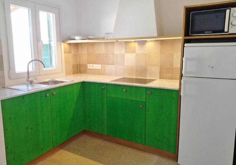 ３ベッドルームアパートメント, Nure Cel Blau