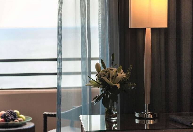 اتاق پرمیوم با چشم‌انداز دریا, Radisson Blu Resort, Malta St. Julian S