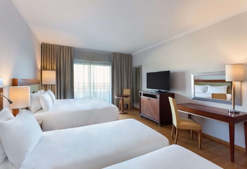 اتاق خانوادگی با چشم‌انداز دریا, Radisson Blu Resort, Malta St. Julian S