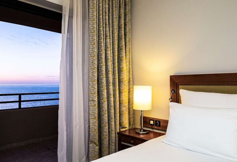 اتاق خانوادگی با چشم‌انداز دریا, Radisson Blu Resort, Malta St. Julian S