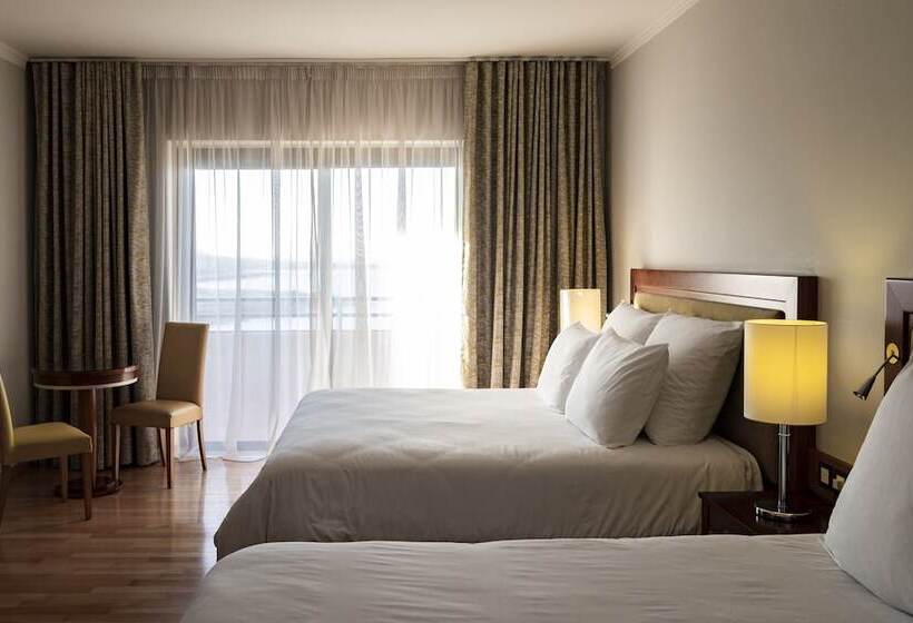 اتاق خانوادگی با چشم‌انداز دریا, Radisson Blu Resort, Malta St. Julian S