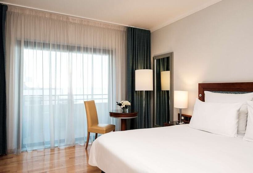 سوییت جونیور با چشم‌انداز دریا, Radisson Blu Resort, Malta St. Julian S