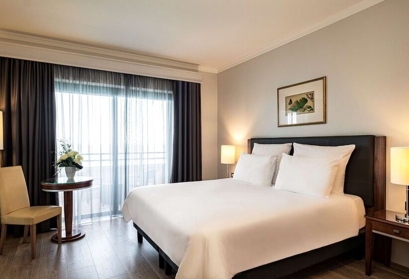 سوییت جونیور با چشم‌انداز دریا, Radisson Blu Resort, Malta St. Julian S