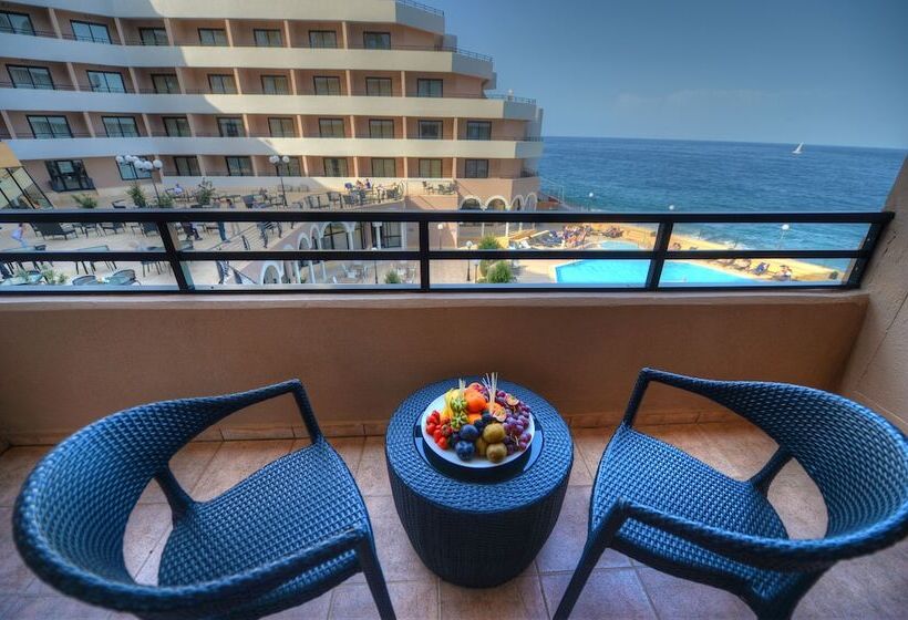 اتاق سوپریور با چشم‌انداز دریا و بالکن, Radisson Blu Resort, Malta St. Julian S