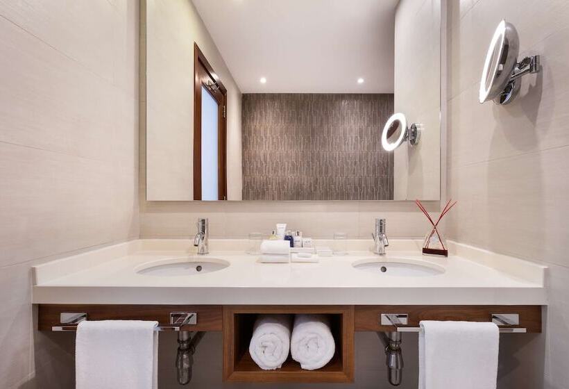 سوئیت پریمیوم با چشم‌انداز دریا, Radisson Blu Resort, Malta St. Julian S