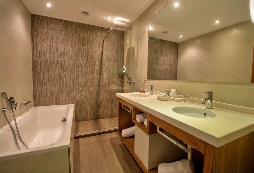 سوئیت پریمیوم با چشم‌انداز دریا, Radisson Blu Resort, Malta St. Julian S