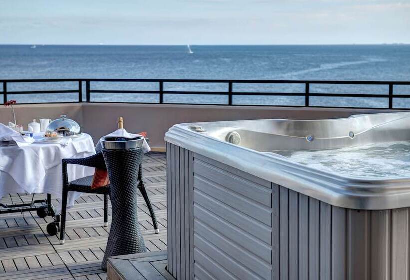 سوئیت پریمیوم با چشم‌انداز دریا, Radisson Blu Resort, Malta St. Julian S