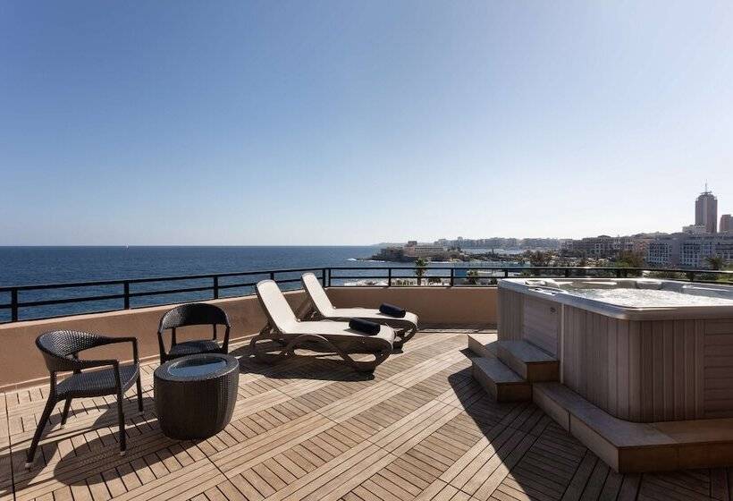 سوئیت پریمیوم با چشم‌انداز دریا, Radisson Blu Resort, Malta St. Julian S