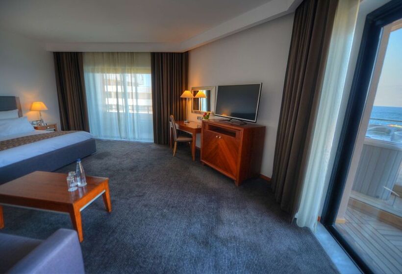 سوئیت پریمیوم با چشم‌انداز دریا, Radisson Blu Resort, Malta St. Julian S