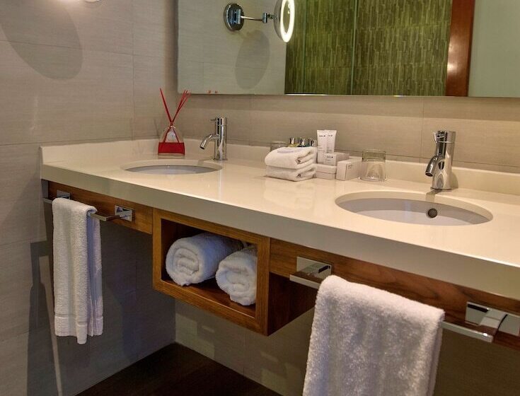 سوییت سوپریور با چشم‌انداز دریا, Radisson Blu Resort, Malta St. Julian S