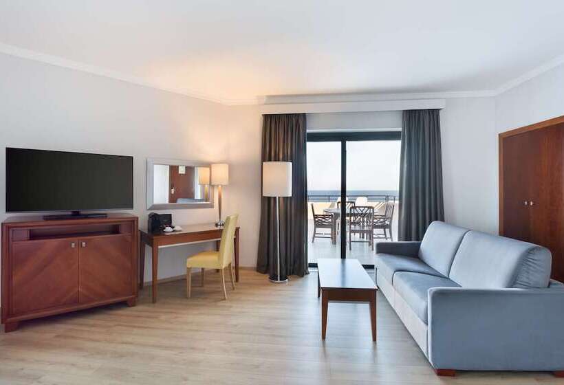 سوییت سوپریور با چشم‌انداز دریا, Radisson Blu Resort, Malta St. Julian S