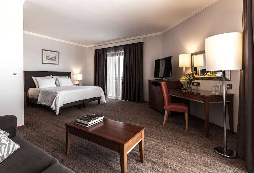 سوییت سوپریور با چشم‌انداز دریا, Radisson Blu Resort, Malta St. Julian S