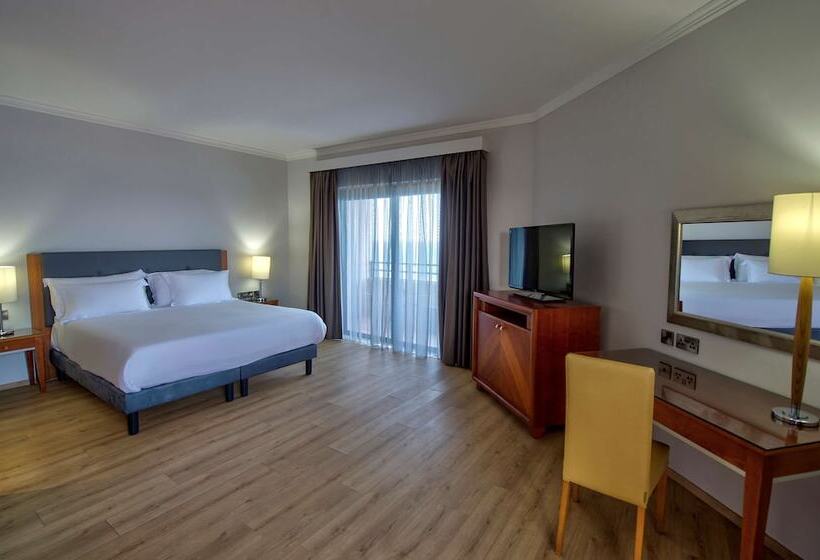 سوئیت پریمیوم با چشم‌انداز دریا, Radisson Blu Resort, Malta St. Julian S