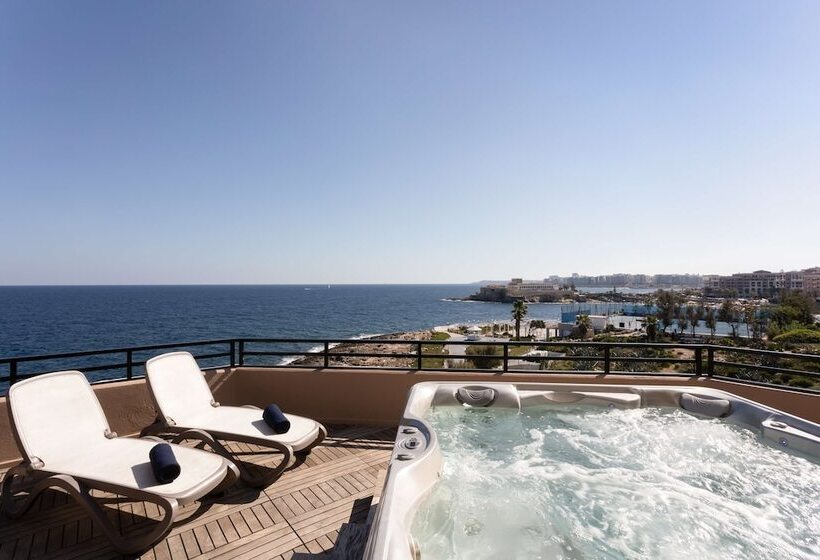 سوئیت پریمیوم با چشم‌انداز دریا, Radisson Blu Resort, Malta St. Julian S
