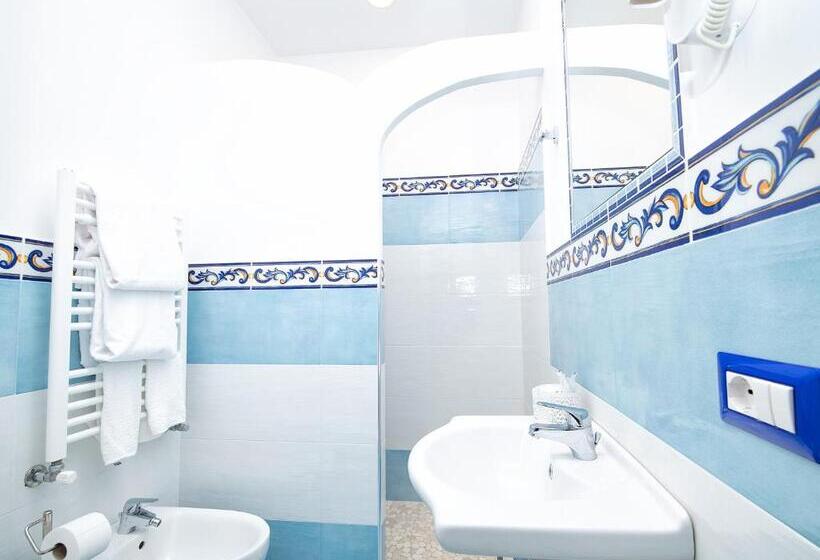 חדר סופריור נוף לים, O'lattariello