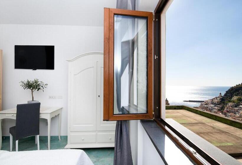 חדר סופריור נוף לים, O'lattariello